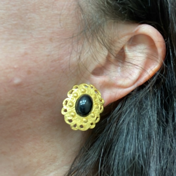 Gold tone clip on earrings - Picture 5 of 5